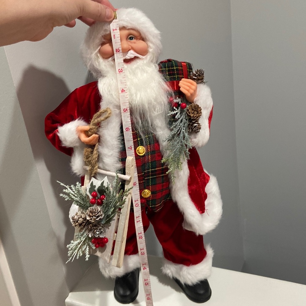 18 inch Santa Clause ๐
NWT holding a sled and present with greenery - Picture 2 of 9